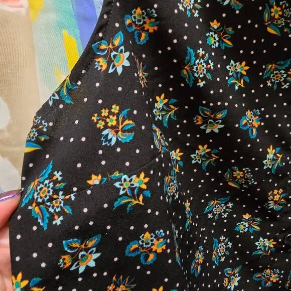 Cabi adorable black ditsy floral sleevless collared button down top small - Picture 7 of 10